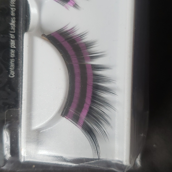 Fright night Bat those lashes Halloween - Picture 2 of 3
